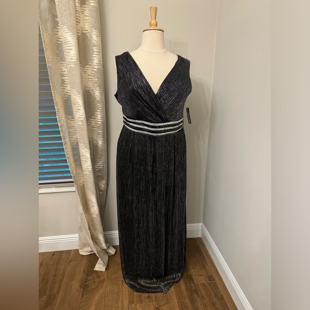 Plus Dress 🖤🤍